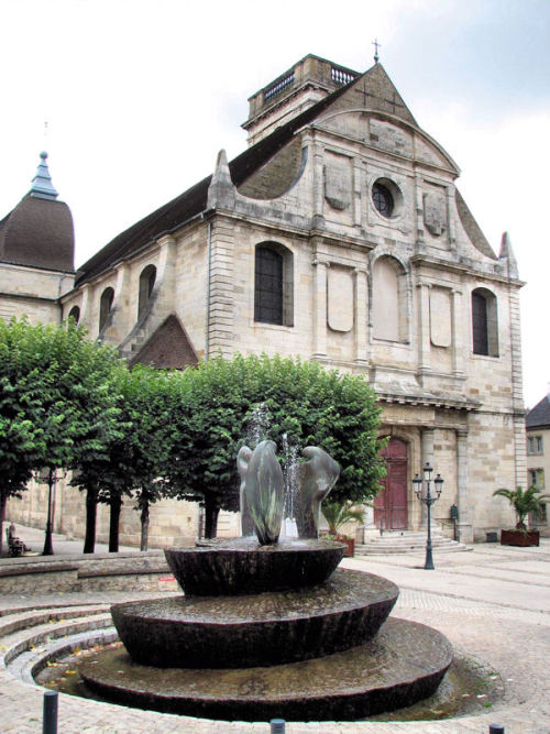 (via Vesoul, a photo from Franche-Comte, East | TrekEarth)Vesoul, Franche-Comte, France