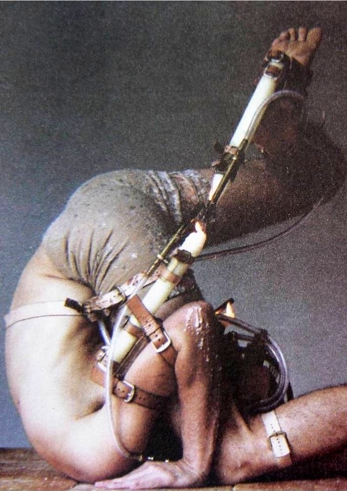 bandtshirt:  transference, michel groisman, 1999 ‘in a continuous movement i pass