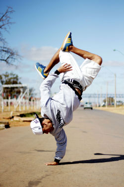 bboycandido:  Freeze bboy Cândido Floor Riders 