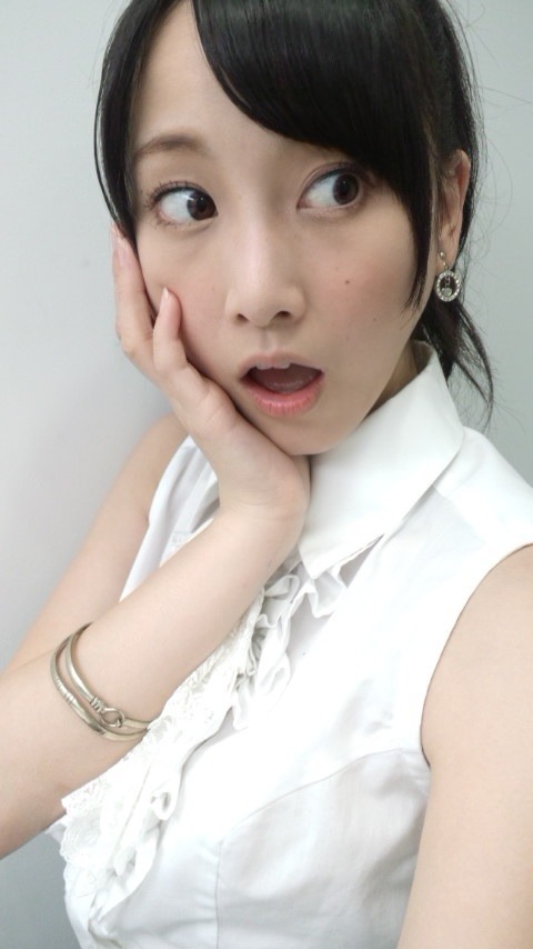 gekirena:  Rena loooks so adorable (●´∀｀●) she loves that pose a lot XDDD