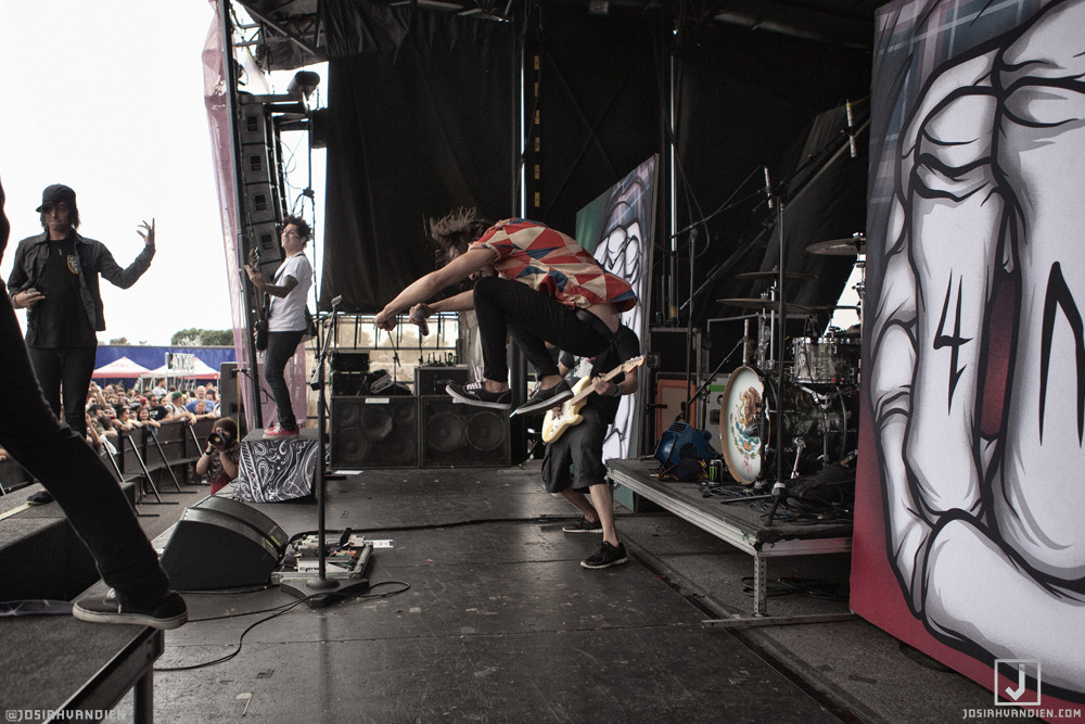 piercetheveil:  WARPED TOUR PHOTO DIARY- UNIONDALE &amp; HARTFORD.