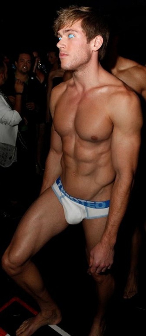 hypnomen:  Come closerâ€¦ 