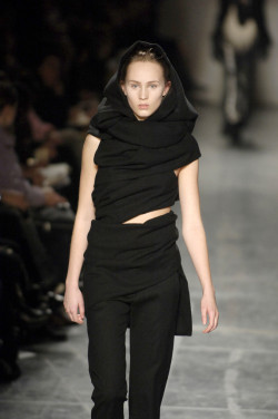 gaptoothbitch:ANN DEMEULEMEESTER FW 2006