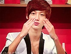 love-taeminnie:  Right and Left Chopstick’s 키스~ ♥ 