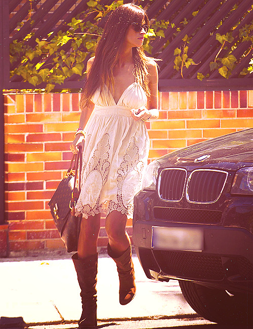 Sara saliendo de su casa. (17.08.2012)