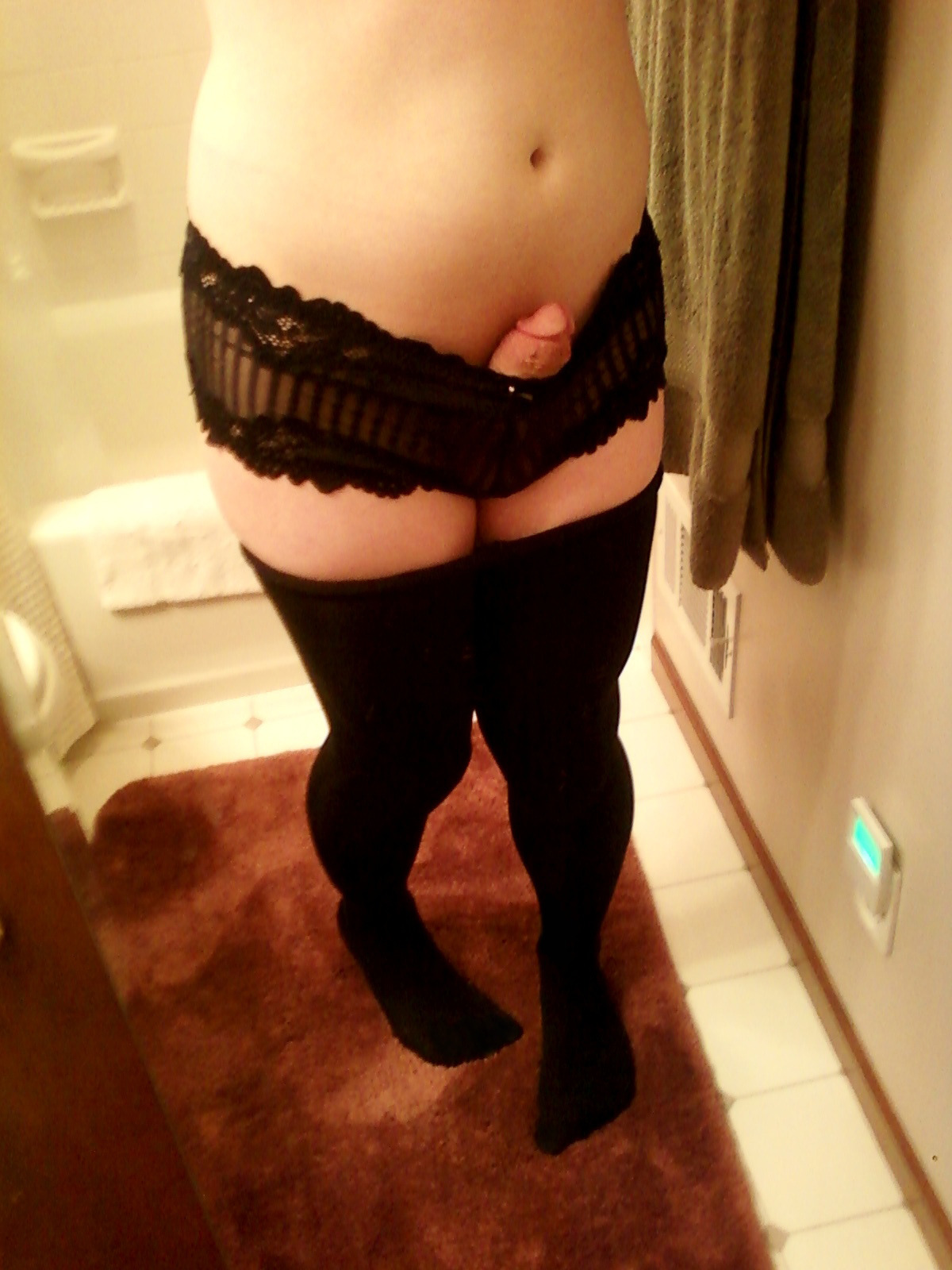 kristinesophia:  The cutest belly button! :3 