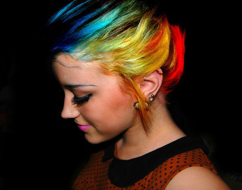 textosforever:  Responda sobre seu cabelo: Já pintou o seu cabelo? Se sim,de que cor? não DDDDDD: Já fez luzes/mechas? Sim Teria coragem de pintar o cabelo de alguma cor diferente? Sim Já pintou o cabelo de alguma cor diferente? Não Faz hidratação?