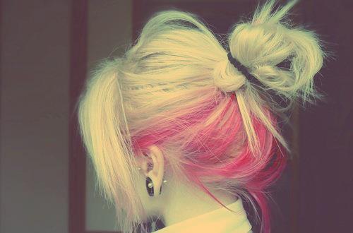 textosforever:  Responda sobre seu cabelo: Já pintou o seu cabelo? Se sim,de que cor? não DDDDDD: Já fez luzes/mechas? Sim Teria coragem de pintar o cabelo de alguma cor diferente? Sim Já pintou o cabelo de alguma cor diferente? Não Faz hidratação?