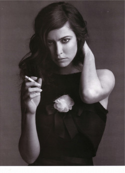 sexintelligent:  ANNA MOUGLALIS PHOTOGRAPHY BY PATRICK DEMARCHELIER STYLING BY CARINE ROITFELD PUBLISHED IN VOGUE PARIS, APRIL 2004 