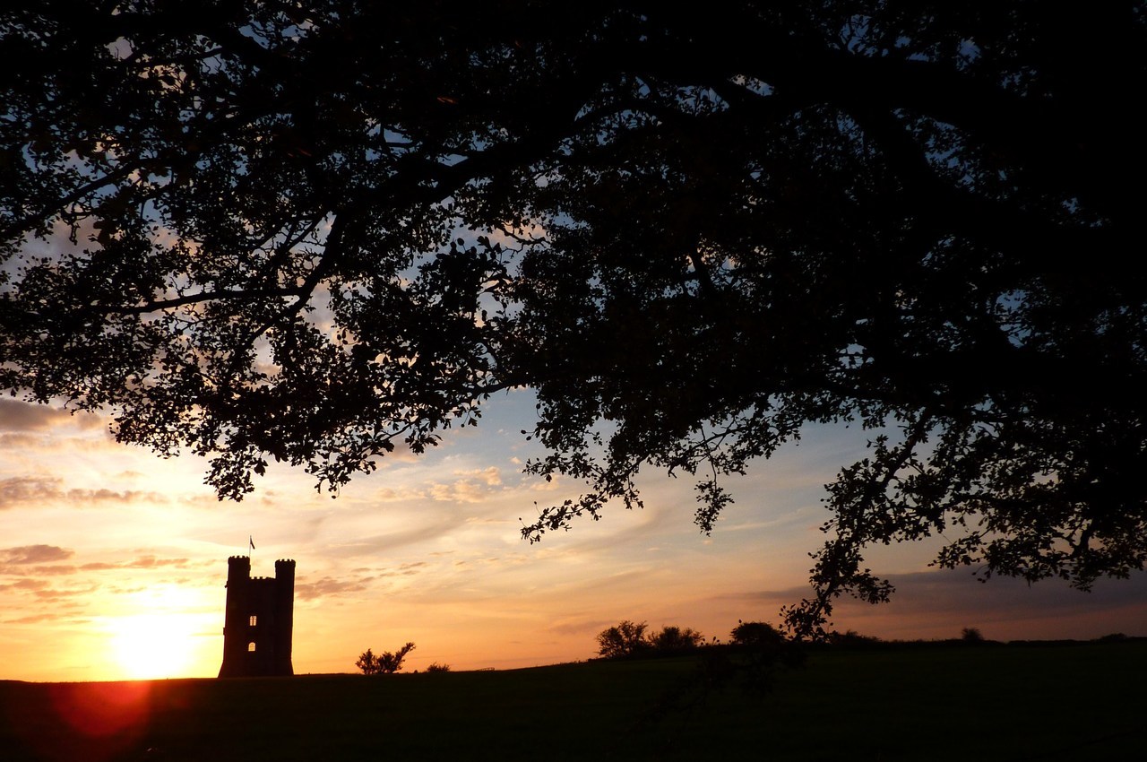 jumpingoversheep:  Pretty sunsets from my week in the Cotswolds ^-^ (I couldn’t