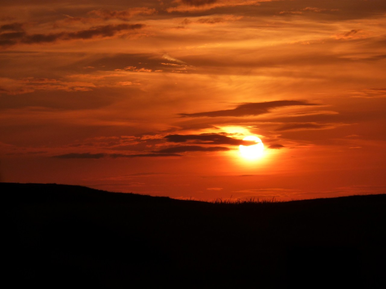 jumpingoversheep:  Pretty sunsets from my week in the Cotswolds ^-^ (I couldn’t
