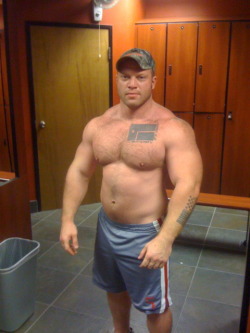 muscle-bear-servicer:  Jason 