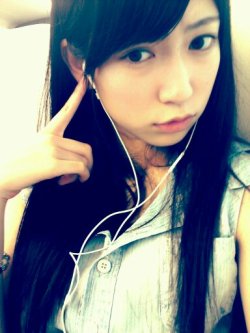 croneko:  吉田朱里 - Google+ - やっぱ音楽っていいよね♡