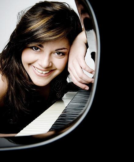 thelifeofamusicologist:Mihaela Ursuleasa (1978-2012)Romanian piano virtuoso dies at 33 from a brain 