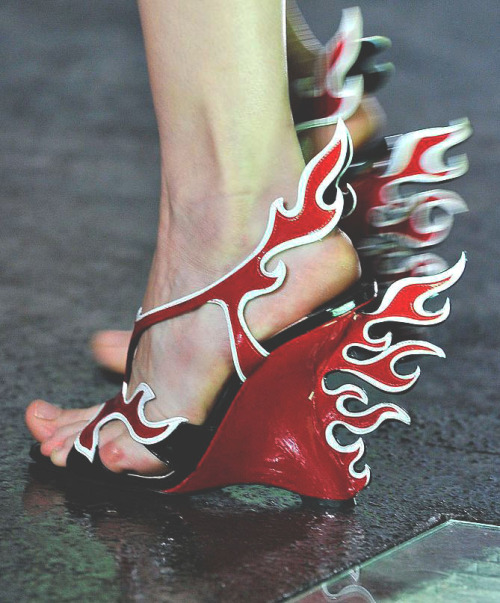 somethingvain:  prada s/s 2012 rtw, flame shoes inspired by 1959 cadillacs on the runway at milan fashion week