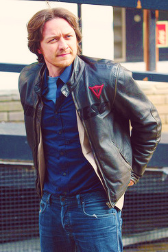 justmcavoy:Arriving at The Graham Norton Show (3.6.11)