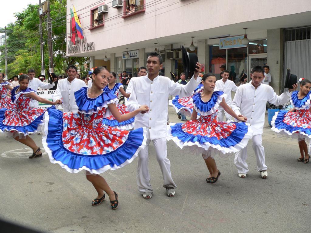 technical weekend Disparity De Veneza A Venezuela — O Joropo é uma típica dança venezuelana que é...