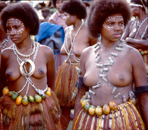 yearningforunity:Trobriand people Papua New Guinea 