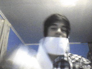 chupaelcorchete:  residuostoxicos:  aburrido y con ganas de botar confort :$  holi holi es mi platonico & lo amo a pesar de esas estupideces :3