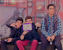 youarethebestforme:  LuAr em: “Ciúme, é você?! Sim ou claro?” Vocês já foram mais discretos, hein! kkkkk 