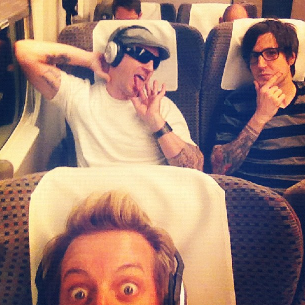 green-day-geek:  @treleparc: “Tweedle Dumb and Tweedle Dumber” 