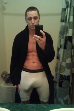 guys-with-bulges:  All hell about to break lose.  Damn