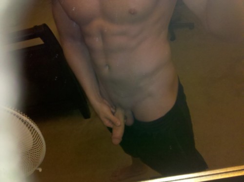 hegetsmegoing:   26 year old built stud from San Diego, CA… says he’s a bouncer at a club. Woof. 