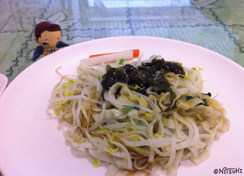 Castiel1.0 and random food in Taiwan. He always wanted to eat my meal.