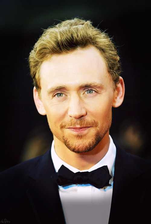 lokiifeels:  “I’m thankful for the fact that life is generally pretty damn amazing if you let it be”. Tom Hiddleston 