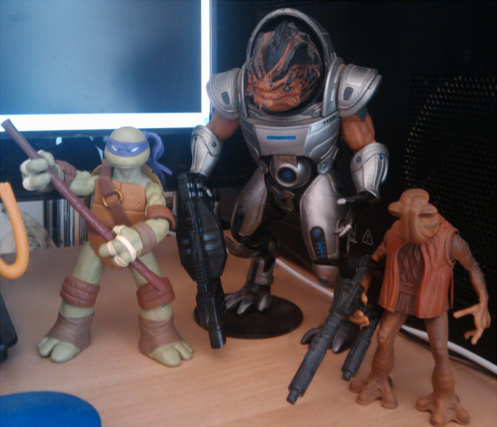 I decided to upload some pictures for the newest members of my desk crew aka toys