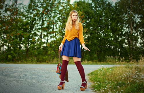 Back to school season is upon us and Amanda of Style Gossiper has just the right idea. That beautiful cobalt pleated skirt paired with the mustard knit top and burgundy knee high socks just screams fall! I can’t wait to give an outfit like this a...