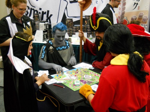 i-still-dont-like-your-face: strawbearyevil: octopusplural: Disney villains deserve some game time t