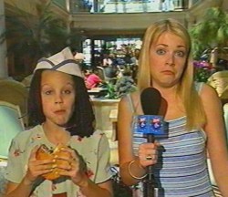 zigazig-ah:   Melissa Joan Hart and Amanda Bynes at the Good Burger Premiere in 1997  