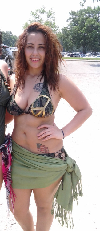 submissionsfortroops:  Sexy Marine Babe on Tumblr, go and follow her!