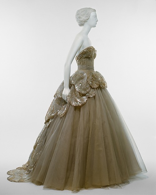 omgthatdress: Venus Christian Dior, 1949 The Metropolitan Museum of Art