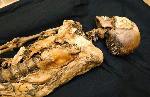 xcgirl08:  shoujofeels:   becausetheinternet:   A 2500 year old mummy that had some