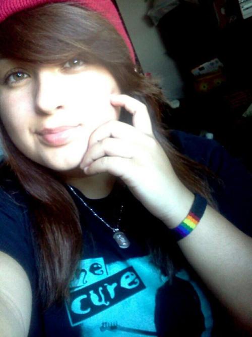 Jazmin. 17 - Lesbian- Socal (: come talk to me! :D i follow back C:  