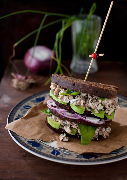 wehavethemunchies:  Basil Chicken Salad with Mushrooms, Walnuts and Avocado on a
