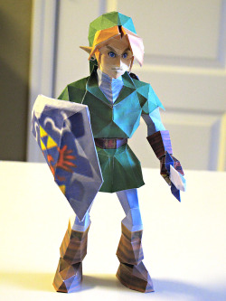 longlivelink:  japaneesee:  Link Papercraft by ~im-tall  I wanna see his profile to see if they did his nose right