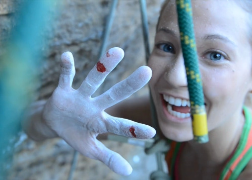 lepotatobydann:  Las manos de  Sasha DiGiulian. “Pure Imagination” 5.14d (9a). Me e