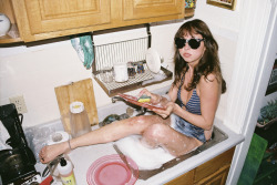 forevermyfiancee:  ruthswanson: 2010, Me in the sink doing dishes 