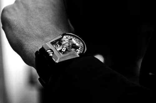 aandhmag:URWERK is a brand that produces fine, luxurious timepieces. It is the brainchild of an arti