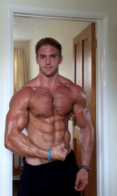 menandmuscle:  Adam Charlton 08/19/12