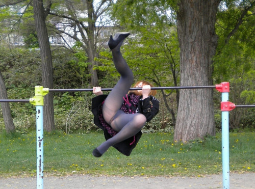 bestcandidpantyhose:  Oooops! 