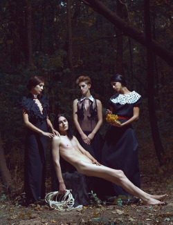 katalepsja:  Anatoly Elgert and 3 pretty Wiccans :&gt; 