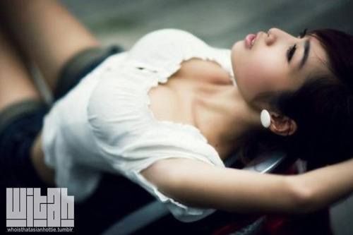 Asian Hottie Name: Elly Tran Ha (Elly Kim Hong) (阮金紅)
