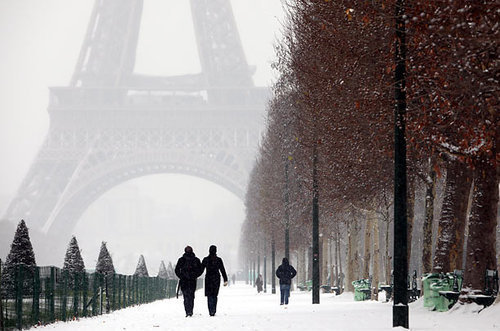 secretsecretboudoir:  Winter snows in Paris…I would like to see that.