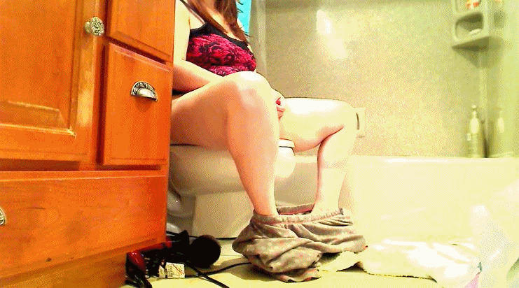 girl shits on the potty click on the pic to see full gif