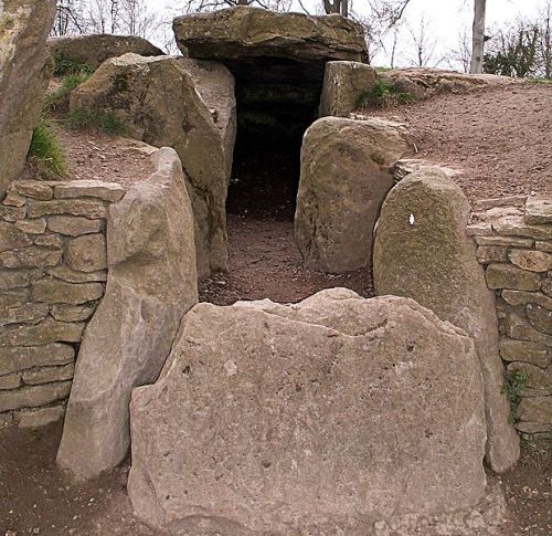 skadisdottir:Wayland’s SmithyWayland’s Smithy is one of many prehistoric sites associated with Wayla