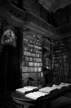 lament-for-the-past:  An open book is the best kind of book.  